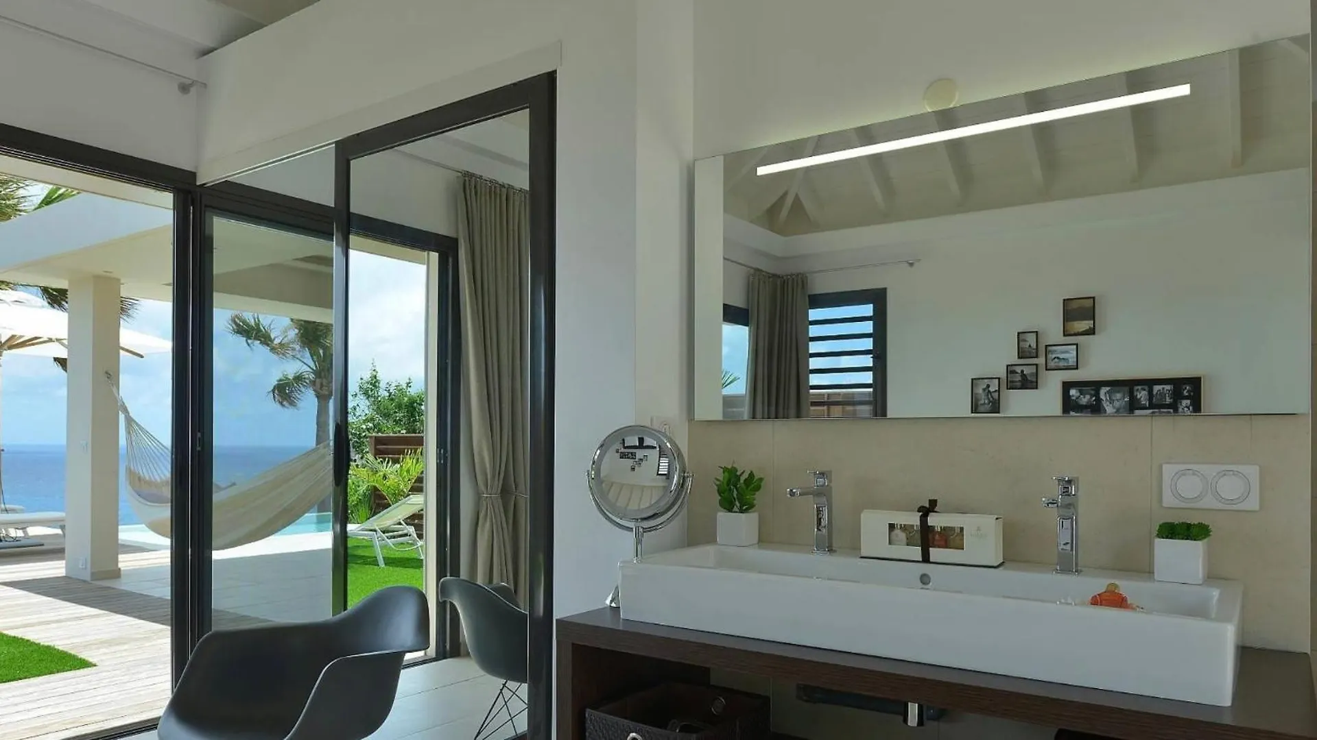 Open-Plan Villa With An Amazing View Toiny 0*,